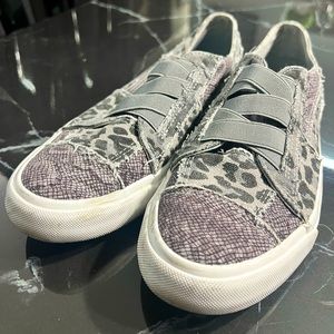 Women’s size 8 Blowfish Malibu sneakers